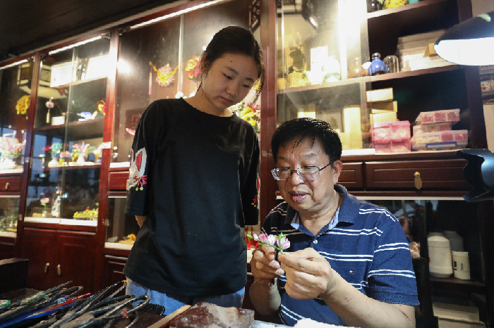 南京絨花：發間簪花，綻放在清宮劇中的非遺珍萃