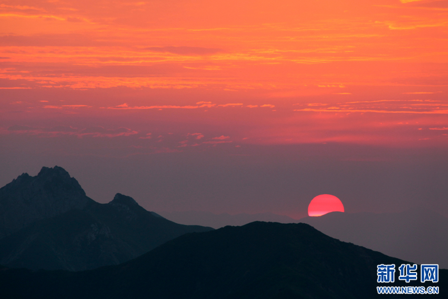 青海貴德縣拉脊山：觀日出雲海 賞紅霞漫天