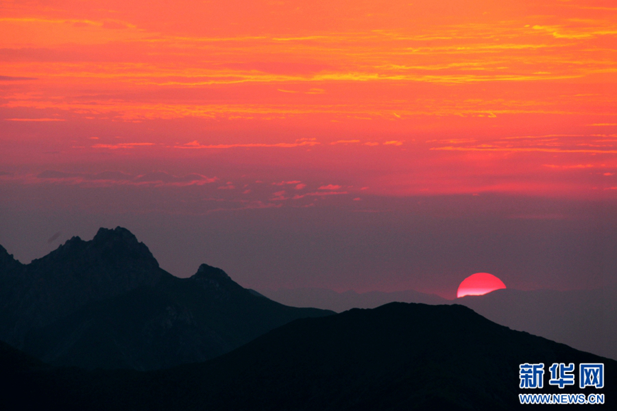 青海貴德縣拉脊山：觀日出雲海 賞紅霞漫天