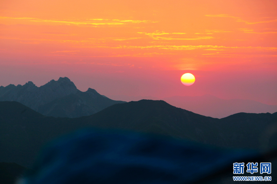 青海貴德縣拉脊山：觀日出雲海 賞紅霞漫天