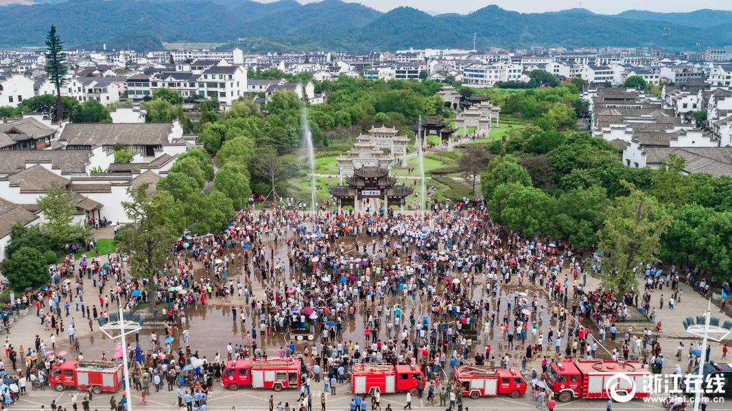 浙江浦江：八月初一鄭宅試水龍