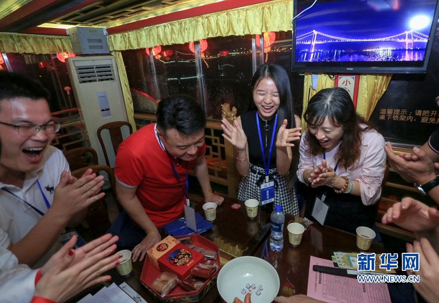 【組圖】廈門：“成功”船上博狀元 鷺江夜景醉遊人