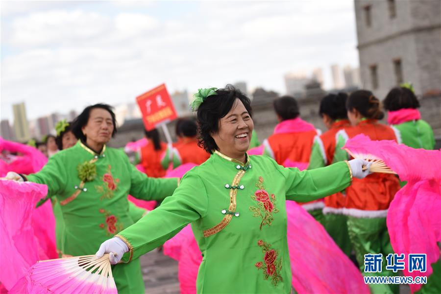 山西大同萬人“舞動中國”