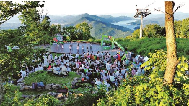 吉林市2025消夏避暑露營季吸引遊客紛至遝來