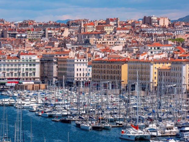 Marseille : un appel à manifestation d'intérêt pour révéler des biens patrimoniaux_fororder_攝圖網_305969658_法國馬賽歷史城市中心法國馬賽古老的港口和聖母院陽光明媚的一天舊Vieux港空中景象(企業商用)_副本