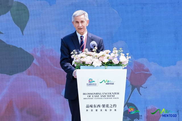 “品味東西·繁花之約”外交官文化沙龍在京舉辦 各國嘉賓共敘“一朵花”的力量_fororder_保加利亞大使