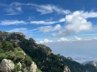 山東泰安：雲作絲，風為引！登泰山“天界漫遊”，把夏日浪漫全打包