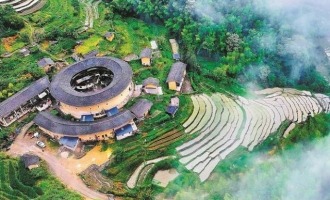 龍岩永定：耕種時節 圓形土樓與層疊梯田相映成趣