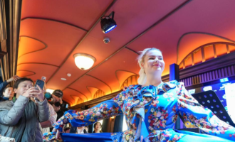 “伊春號-至尊亞雪”旅遊專列試運行