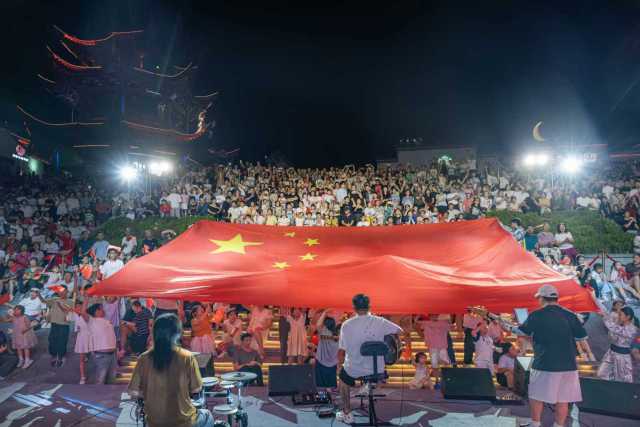 祝福祖國 紅色歌曲響徹黃山新安江畔_fororder_1f8a844a5d491c2de02eb86f8635d108