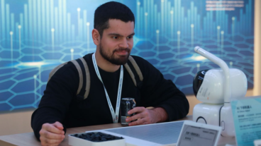 【全球南方Z世代看北京】國際網紅博主體驗北京“智造”實力 解鎖新質生産力科技樣本（組圖）