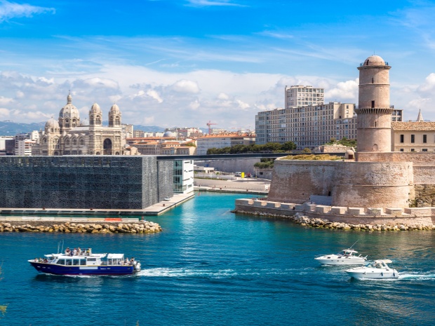 Marseille : un appel à manifestation d'intérêt pour révéler des biens patrimoniaux_fororder_攝圖網_303791608_聖珍妮城堡和大教堂以及法國馬賽爾的韋恩港(企業商用)_副本