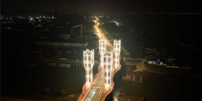 江城開啟橋燈火璀璨