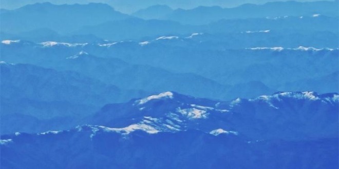 鳥瞰秦嶺如巨幅水墨畫