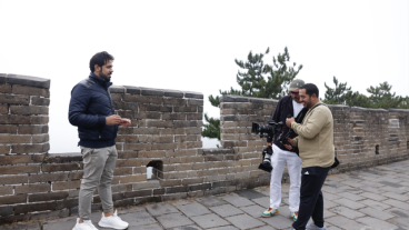 爬長城、看中超……阿拉伯攝製組溯古穿今感知魅力北京_fororder_e1489292d05c4bd382d82bdb593f3305.1346x898.640x2147483647