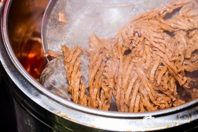 一鍋老鹵連通世界:與外交官一同體驗中國滷味之都的魅力 一鍋老鹵連通世界:與外交官一同體驗中國滷味之都的魅力_fororder_微信圖片_2025-10-26_173551_454