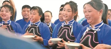 八桂大地起歡歌 多彩節慶引客來
