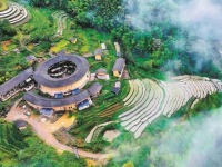 龍岩永定：耕種時節 圓形土樓與層疊梯田相映成趣