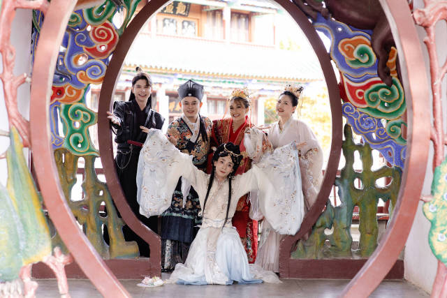 外眼看雲南:東南亞網紅鏡頭下的煙火氣與國際范兒,收穫全球千萬播放量! 外眼看雲南:東南亞網紅鏡頭下的煙火氣與國際范兒,收穫全球千萬播放量!