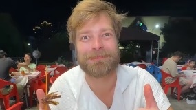 【“中國遊記”第一季㊶】老外挑戰中華“黑暗料理”：看起來“恐怖”，吃起來真香！