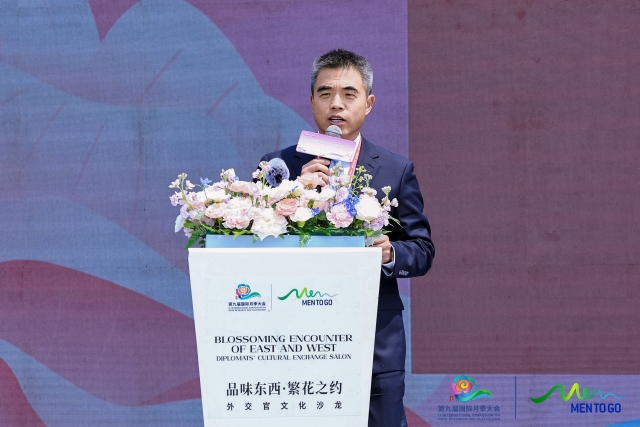 “品味東西·繁花之約”外交官文化沙龍在京舉辦 各國嘉賓共敘“一朵花”的力量_fororder_泉州市副市長姚飛