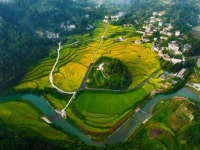 重慶黔江：水美鄉村秋色濃