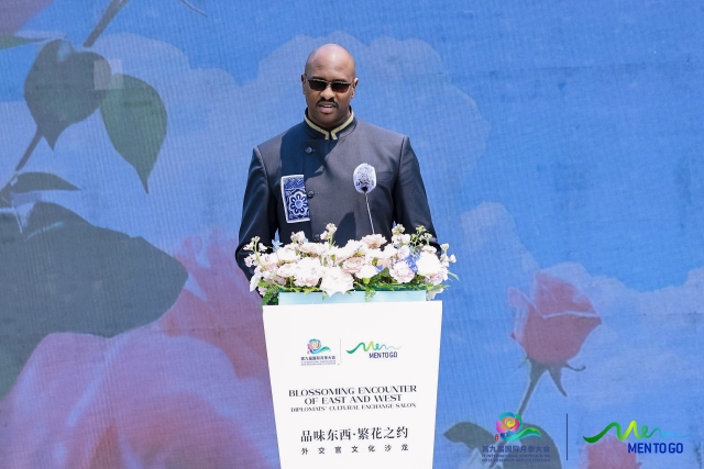 “品味東西·繁花之約”外交官文化沙龍在京舉辦 各國嘉賓共敘“一朵花”的力量_fororder_格林納達大使