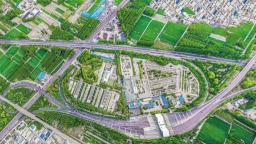 山西臨汾：車在景中行 城在綠中憩