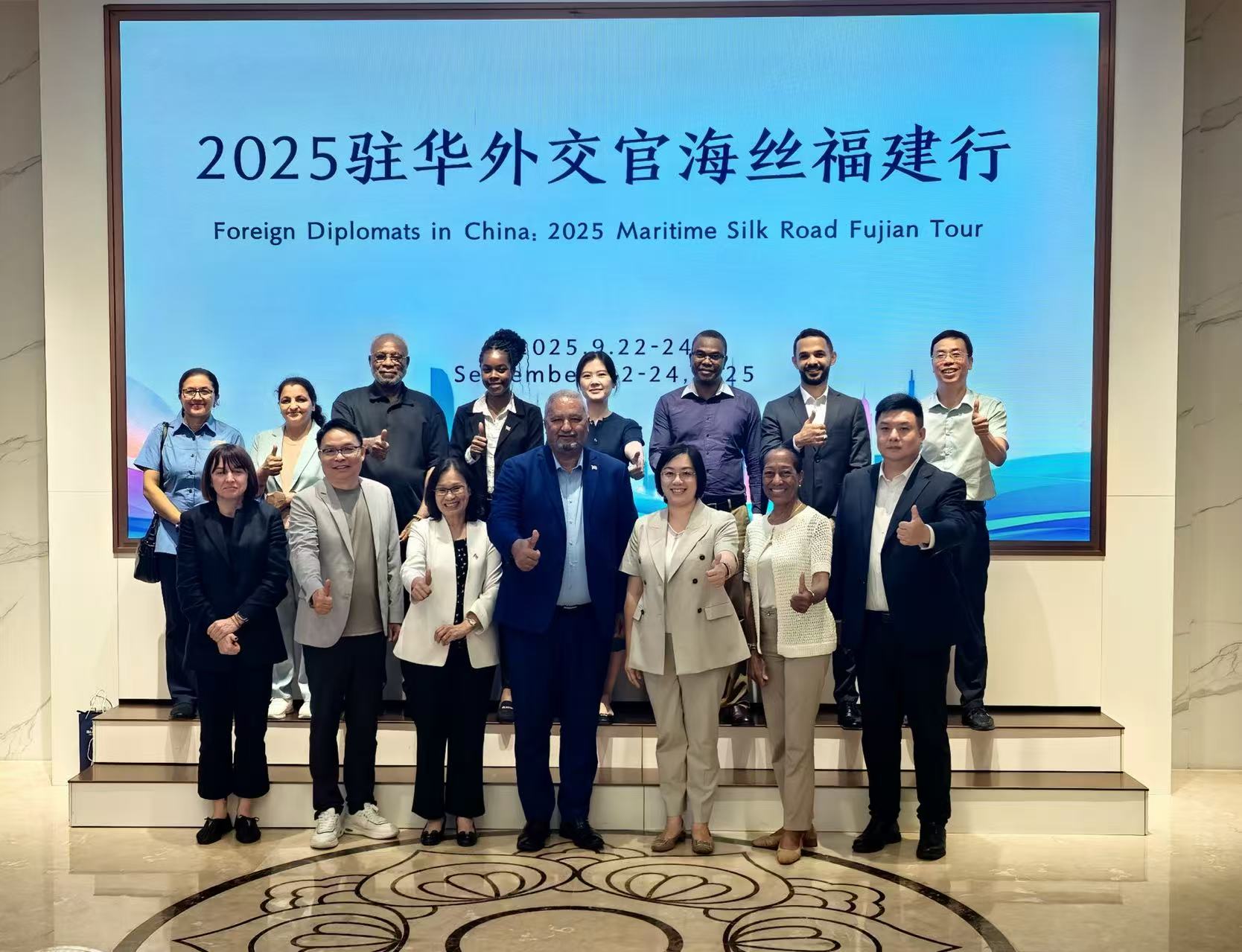 Overwhelming!駐華外交官點讚南安産業發展 Overwhelming!駐華外交官點讚南安産業發展_fororder_合影-董博佳