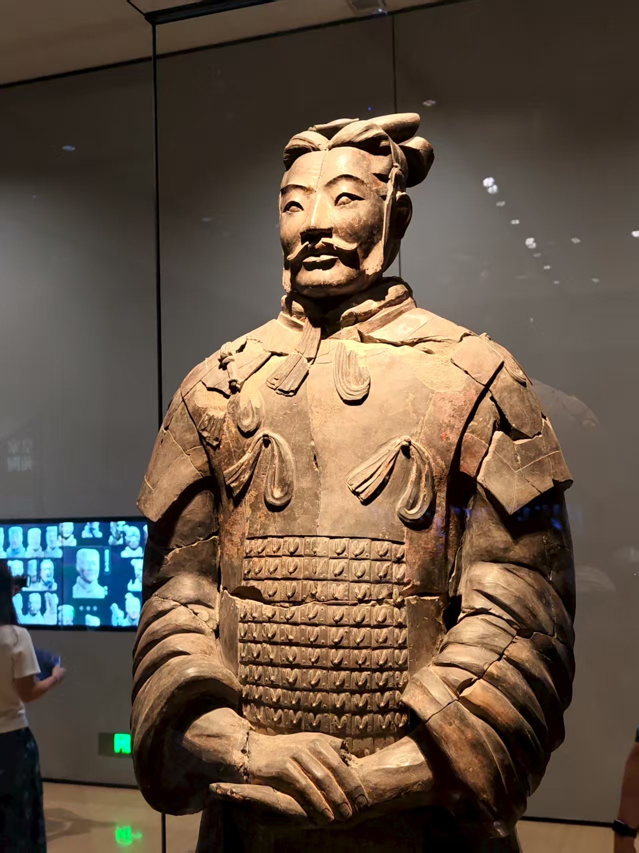 數字技術激活文明對話  外籍網紅博主邂逅“大秦軍團”_fororder_c00b47ed5cbde24a88d3132867bfc9cf