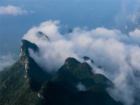 美不勝收！貴州六枝老王山現雲海、佛光、日月同輝奇觀