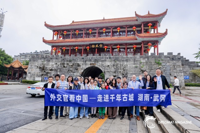 一鍋老鹵連通世界:與外交官一同體驗中國滷味之都的魅力 一鍋老鹵連通世界:與外交官一同體驗中國滷味之都的魅力_fororder_微信圖片_2025-10-26_173515_683