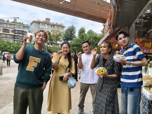 外眼看雲南:東南亞網紅鏡頭下的煙火氣與國際范兒,收穫全球千萬播放量! 外眼看雲南:東南亞網紅鏡頭下的煙火氣與國際范兒,收穫全球千萬播放量!