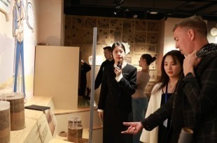 【2024打卡中國】古都鄭州今日新“潮” 外國網紅穿越千年對話“商王湯”