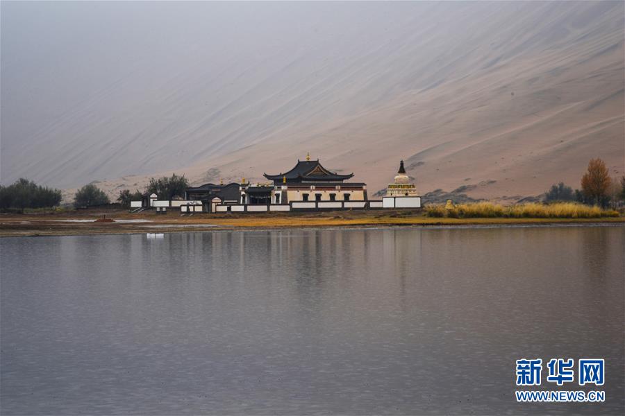 內蒙古：碧水和流線畫出美麗巴丹吉林