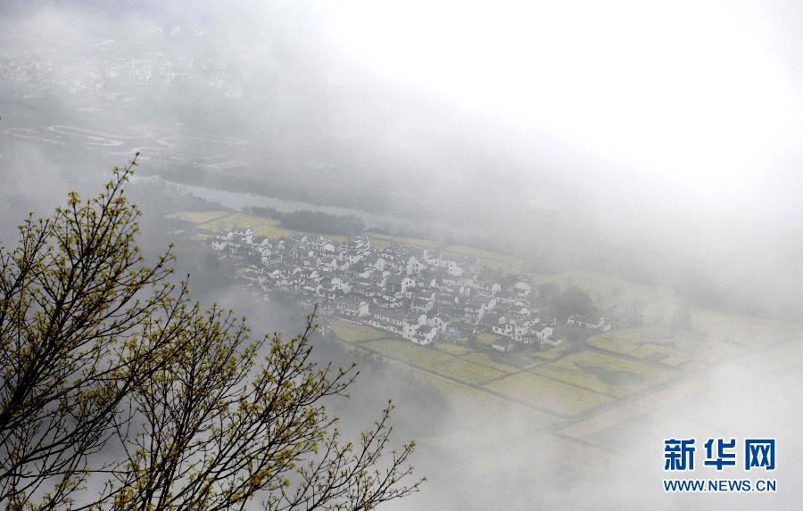 安徽：霧漫齊雲山