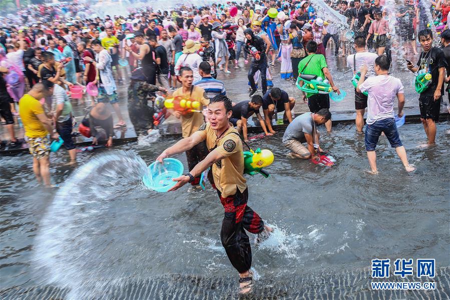 西雙版納：歡度潑水節
