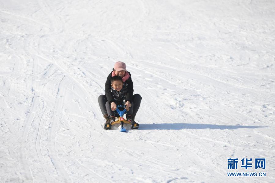 冰雪運動在呂梁山上“火”起來