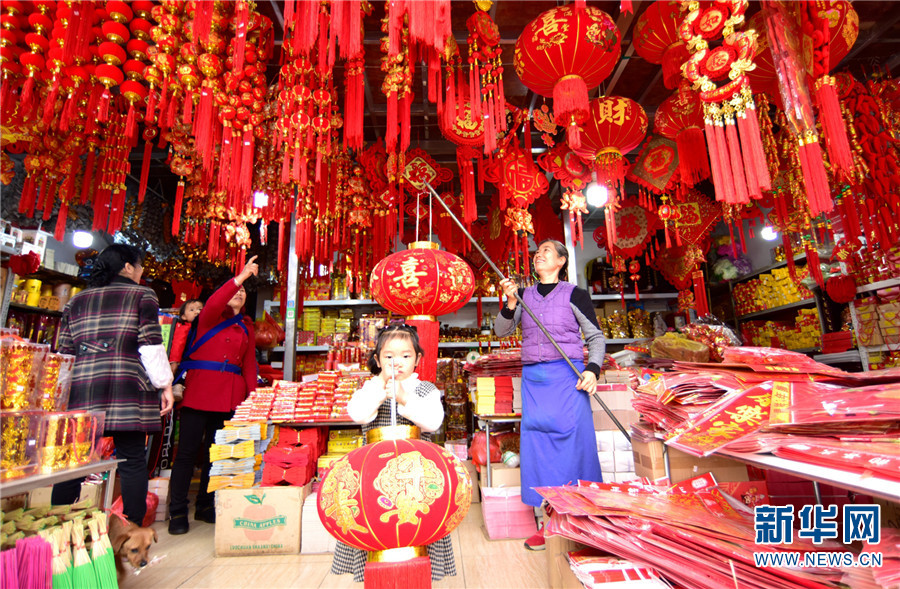 雲南彌勒：火紅燈籠紅火年