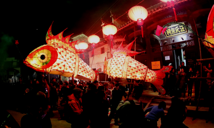 安徽歙縣：農民“嬉魚”鬧元宵_fororder_1