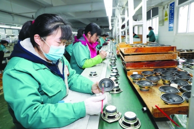 圖片默認標題_fororder_安徽揚仕電子科技有限公司揚聲器組裝車間生産線。_b