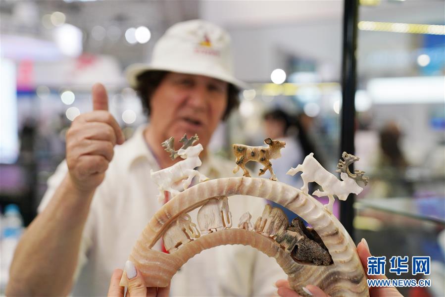 哈爾濱：精美工藝品“閃耀”中俄博覽會