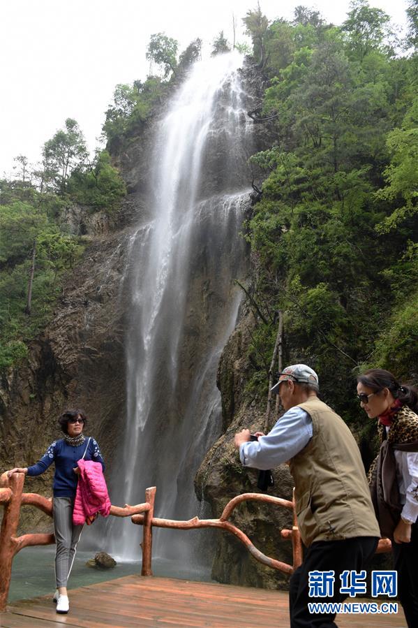 甘肅隴南：霧漫官鵝溝