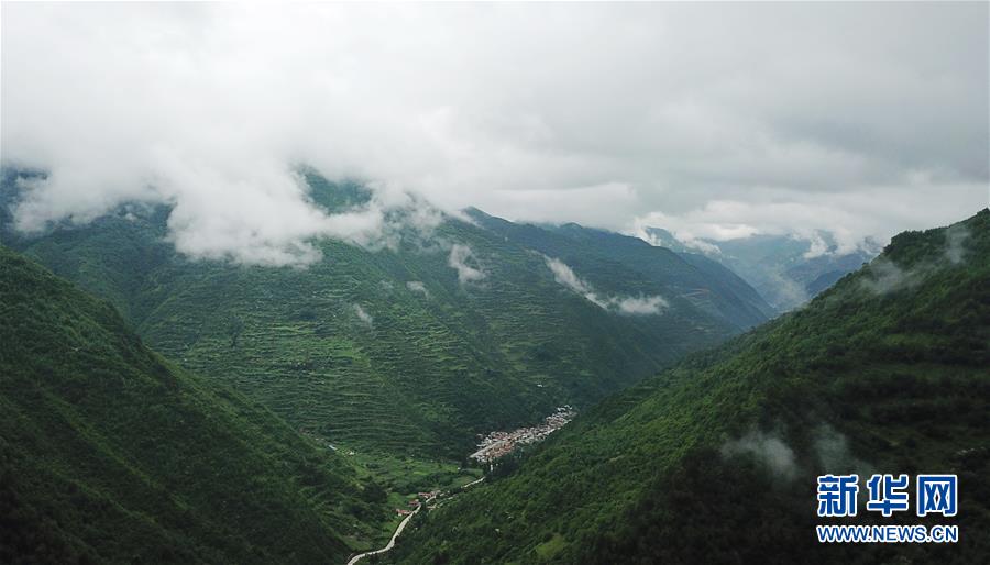 甘肅隴南：霧漫官鵝溝
