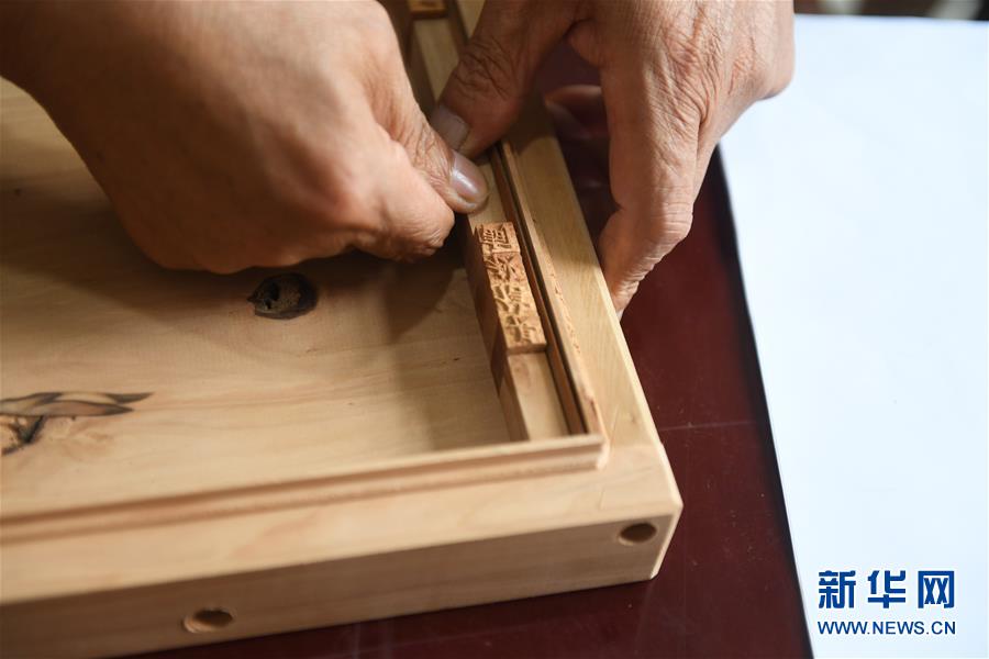 雕版印刷大師陳義時：畢生守祖藝 “拳刀”傳非遺