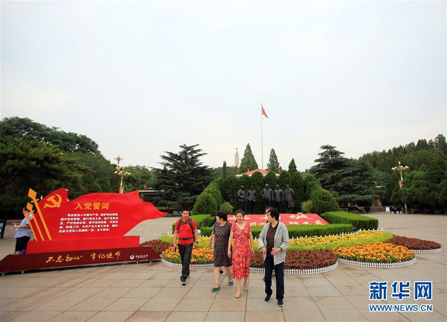 西柏坡迎來紅色旅遊潮