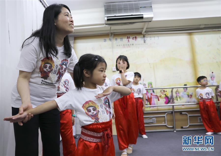 香港粵劇傳承：小小少年的“梨園夢”