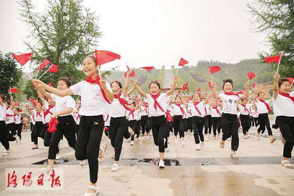 洛陽：多彩活動慶七一
