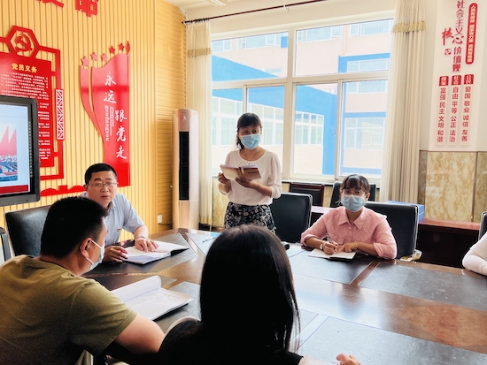 青島市城陽區流亭街道空港小學召開省黨代會精神學習討論會