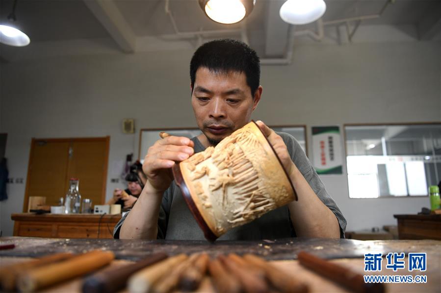 竹雕“守藝人”